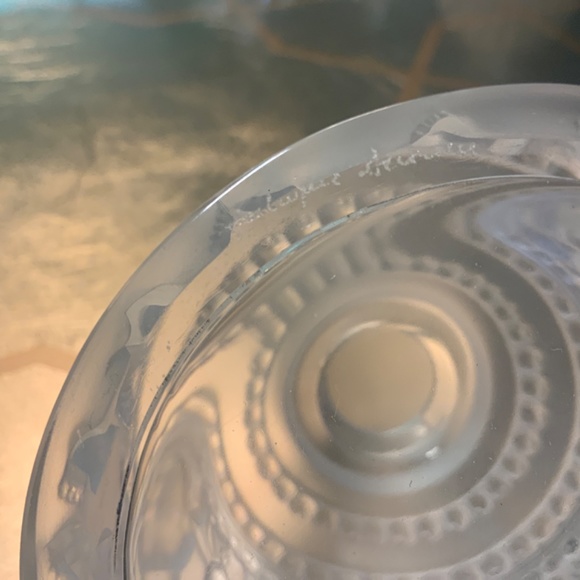 1930 Signed Rene Lalique Les Enfants Cherubs Roses Crystal Lidded Powder… - Picture 4 of 5